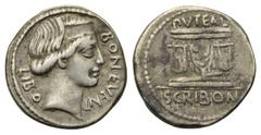 Roman Republican L. Scribonius Libo. Denar (Silber). 62 v. Chr. Rom. Vs: BON EVENT / LIBO. Kopf des Bonus Eventus mit Diadem rechts. Rs: PVTEAL / SCRIBON. Das Puteal Scribonianum, verziert mit Girland