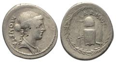 Roman Republican T. Carisius. Denar (Silber). 46 v. Chr. Rom. Vs: MONETA. Kopf der Juno Moneta rechts. Rs: T CARISIVS. Münzwerkzeuge: Amboss, darüber bekränzter Münzstempel, auf der linken Seite Zange