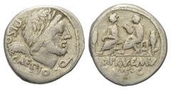 Roman Republican Piso und Caepio Q. Denar (Silber). 100 v. Chr. Rom. Vs: PISO. CAEPIO. Q. Kopf des Saturn rechts. Dahinter Harpa. Rs: AD. FRV. EMV / EX. S. C. Zwei Togati auf Bank (subsellium), einand