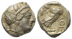 Greek Attika. Athen. Tetradrachme (Silber). Ca. 454 - 404 v. Chr. Vs: Kopf der Athena mit ölzweiggeschmücktem attischem Helm, Ohranhänger und Halskette rechts. Rs: Eule nach rechts stehend, Kopf en fa