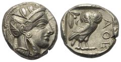 Greek Attika. Athen. Tetradrachme (Silber). Ca. 454 - 404 v. Chr. Vs: Kopf der Athena mit ölzweiggeschmücktem attischem Helm, Ohranhänger und Halskette rechts. Rs: Eule nach rechts stehend, Kopf en fa