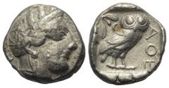 Greek Attika. Athen. Tetradrachme (Silber). Ca. 454 - 404 v. Chr. Vs: Kopf der Athena mit ölzweiggeschmücktem attischem Helm, Ohranhänger und Halskette rechts. Rs: Eule nach rechts stehend, Kopf en fa