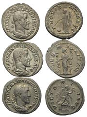 Roman Coins - Lots Römische Münzen - Lots. Römische Münzen - Lots. Römische Kaiserzeit. Maximinus Thrax (235 - 238 n. Chr.). Lot (3 Stück): Denare (Silber). Vs: Kopf rechts. Rs: VICTORIA AVG / PROVIDE