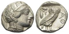 Greek Attika. Athen. Tetradrachme (Silber). Ca. 454 - 404 v. Chr. Vs: Kopf der Athena mit ölzweiggeschmücktem attischem Helm, Ohranhänger und Halskette rechts. Rs: Eule nach rechts stehend, Kopf en fa