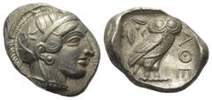 Greek Attika. Athen. Tetradrachme (Silber). Ca. 454 - 404 v. Chr. Vs: Kopf der Athena mit ölzweiggeschmücktem attischem Helm, Ohranhänger und Halskette rechts. Rs: Eule nach rechts stehend, Kopf en fa