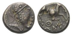 Celtic Gallien. Aedui. Quinar (Silber). Ca. 80 - 50 v. Chr. Vs: [ANORBO]. Leicht stilisierter Kopf mit Helm rechts. Rs: [DUB]NO. Pferd nach rechts galoppierend, darunter o. 12 mm. 1,66 g. De la Tour 4