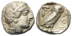 Greek Attika. Athen. Tetradrachme (Silber). Ca. 454 - 404 v. Chr. Vs: Kopf der Athena mit ölzweiggeschmücktem attischem Helm, Ohranhänger und Halskette rechts. Rs: Eule nach rechts stehend, Kopf en fa