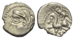 Celtic Gallien. Bituriges. Quinar (Silber). Vs: Kopf links. Rs: Pferde nach links stehend, darüber Wildschwein links, darunter X. 15 mm. 1,84 g. de la Tour 4108; DT 3449. Sehr schön / fast vorzüglich.