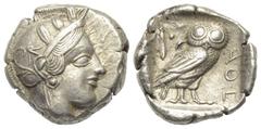Greek Attika. Athen. Tetradrachme (Silber). Ca. 454 - 404 v. Chr. Vs: Kopf der Athena mit ölzweiggeschmücktem attischem Helm, Ohranhänger und Halskette rechts. Rs: Eule nach rechts stehend, Kopf en fa