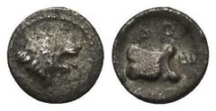 Greek Coins Dynasten von Lykien. Maussollos (360 - 353 v. Chr. Satrap von Lykien). Hemiobol (Silber). Xanthos. Vs: Löwenkopf rechts. Rs: Astragal. 7 mm. 0,29 g. Vgl. Dr. Busso Peus Nachfolger, Auktion