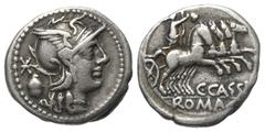 Roman Republican C. Cassius. Denar (Silber). 126 v. Chr. Rom. Vs: Romakopf mit geflügeltem Helm nach rechts, dahinter Wahlurne und XVI (Ligatur). Rs: Libertas in Quadriga mit Stab und Pileus nach rech
