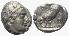 Greek Attika. Athen. Tetradrachme (Silber). Ca. 454 - 404 v. Chr. Vs: Kopf der Athena mit ölzweiggeschmücktem attischem Helm, Ohranhänger und Halskette rechts. Rs: Eule nach rechts stehend, Kopf en fa