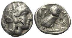 Greek Attika. Athen. Tetradrachme (Silber). Ca. 454 - 404 v. Chr. Vs: Kopf der Athena mit ölzweiggeschmücktem attischem Helm, Ohranhänger und Halskette rechts. Rs: Eule nach rechts stehend, Kopf en fa