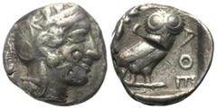 Greek Attika. Athen. Tetradrachme (Silber). Ca. 454 - 404 v. Chr. Vs: Kopf der Athena mit ölzweiggeschmücktem attischem Helm, Ohranhänger und Halskette rechts. Rs: Eule nach rechts stehend, Kopf en fa