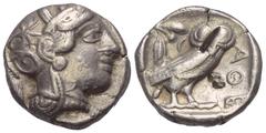 Greek Attika. Athen. Tetradrachme (Silber). Ca. 454 - 404 v. Chr. Vs: Kopf der Athena mit ölzweiggeschmücktem attischem Helm, Ohranhänger und Halskette rechts. Rs: Eule nach rechts stehend, Kopf en fa